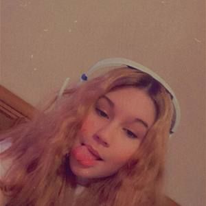 Meet your Posher, Destinee